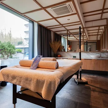 ホテル Radisson 4*